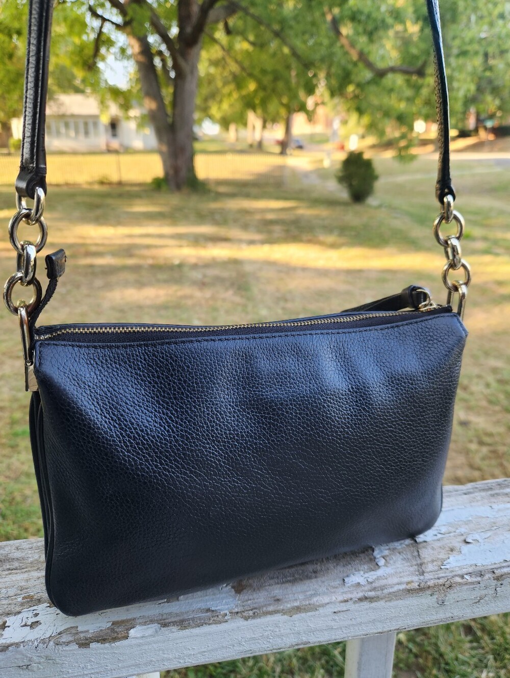Kate Spade Black Leather Pebble Crossbody with Gold Hardware EUC - Picture 2 of 9